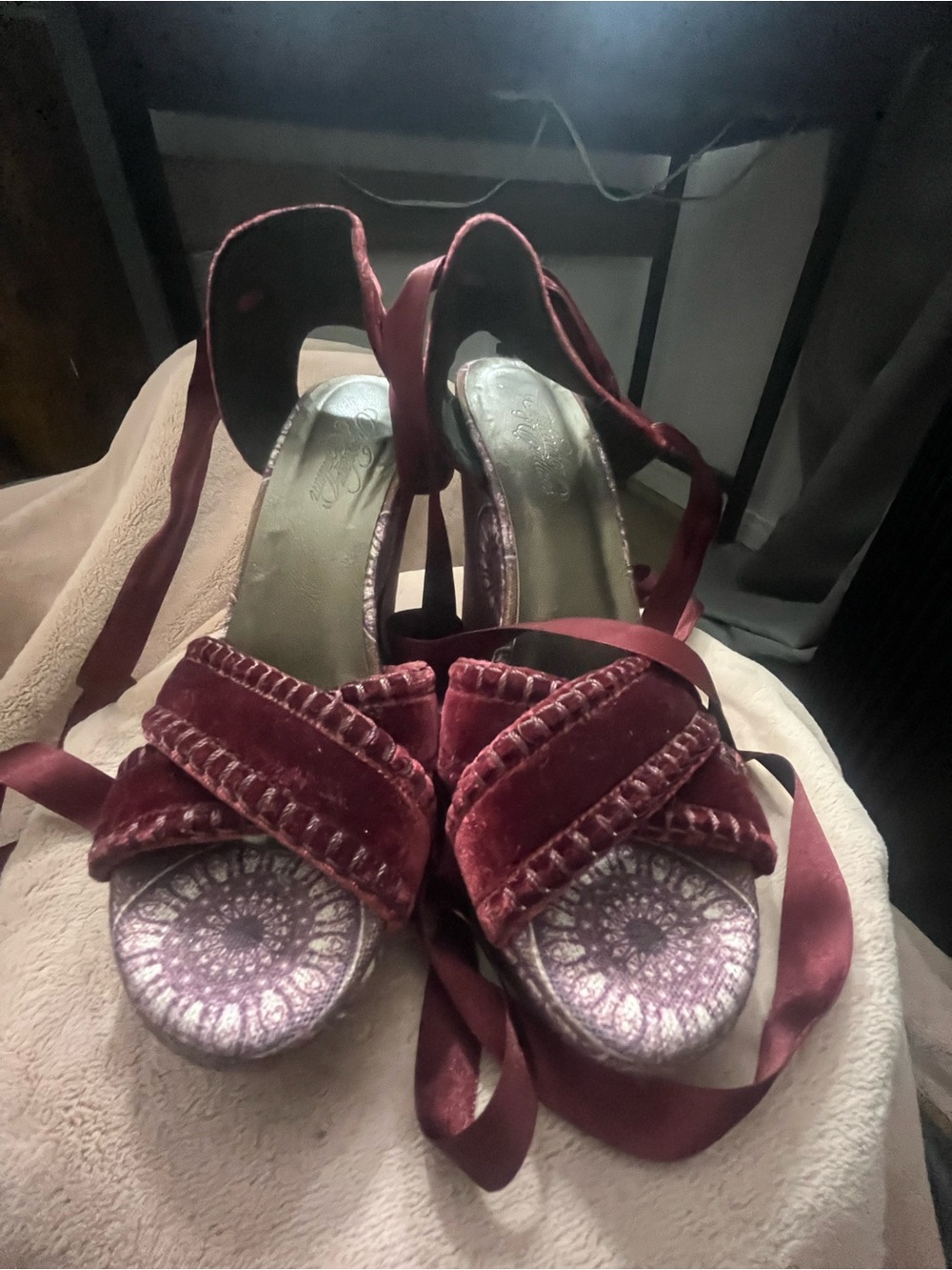 Theodora & Callum x Stuart Weitzman Biarritz Velvet Wedge Sandals Sz 5 - Picture 5 of 6